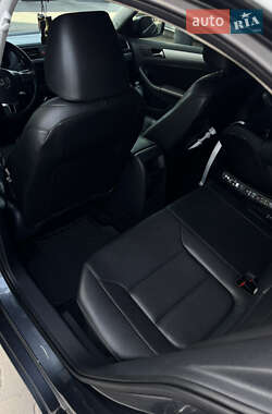 Седан Volkswagen Jetta 2013 в 