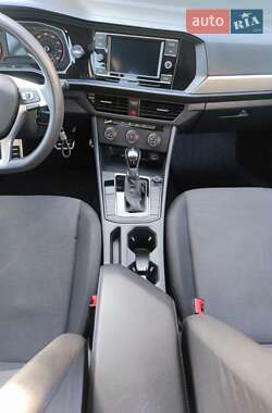 Седан Volkswagen Jetta 2018 в 