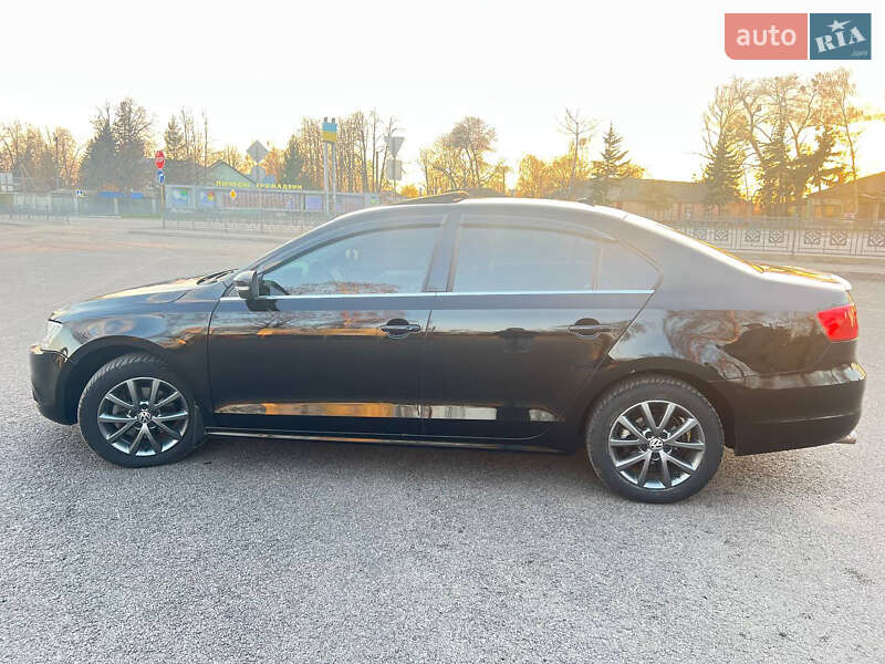 Седан Volkswagen Jetta 2013 в 