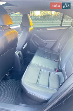 Седан Volkswagen Jetta 2013 в 