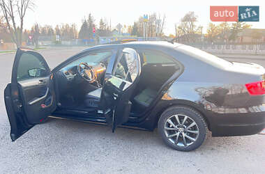 Седан Volkswagen Jetta 2013 в 