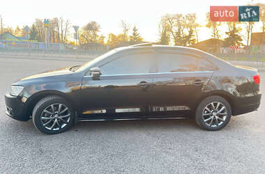 Седан Volkswagen Jetta 2013 в 
