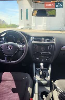 Седан Volkswagen Jetta 2016 в 