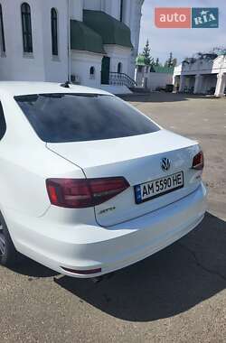 Седан Volkswagen Jetta 2016 в 