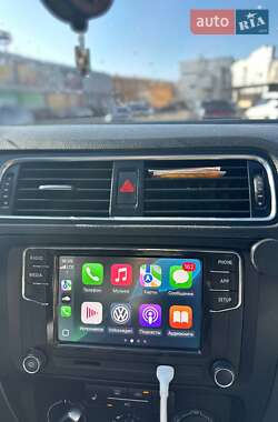 Седан Volkswagen Jetta 2011 в 