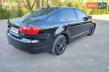 Седан Volkswagen Jetta 2011 в 