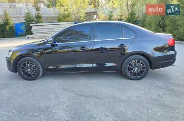 Седан Volkswagen Jetta 2011 в 