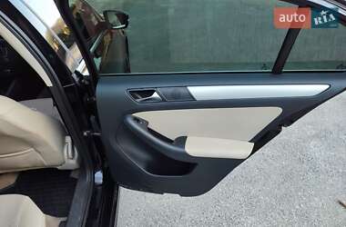 Седан Volkswagen Jetta 2011 в 