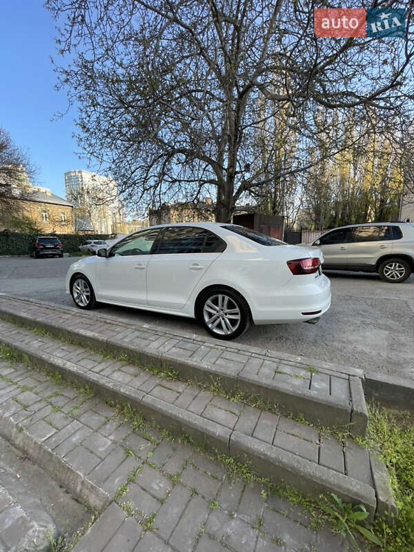 Седан Volkswagen Jetta 2015 в Одессе