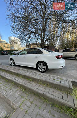 Седан Volkswagen Jetta 2015 в 