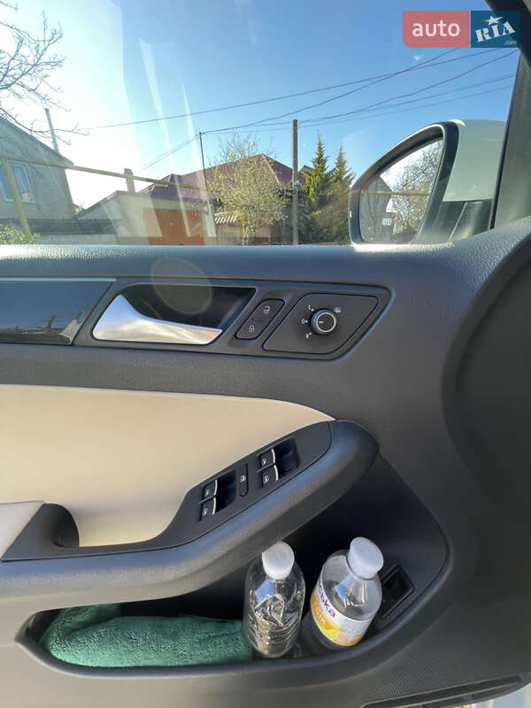 Седан Volkswagen Jetta 2015 в Одессе