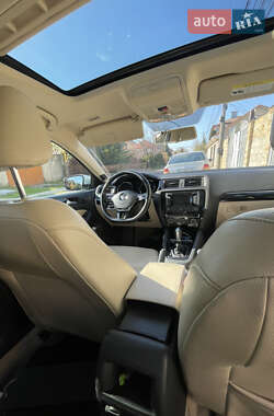 Седан Volkswagen Jetta 2015 в 