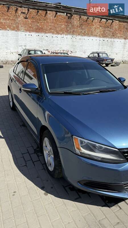 Седан Volkswagen Jetta 2014 в Черновцах