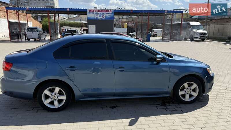 Седан Volkswagen Jetta 2014 в Черновцах