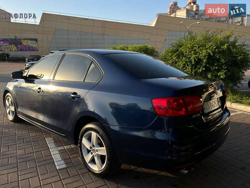 Седан Volkswagen Jetta 2010 в Киеве