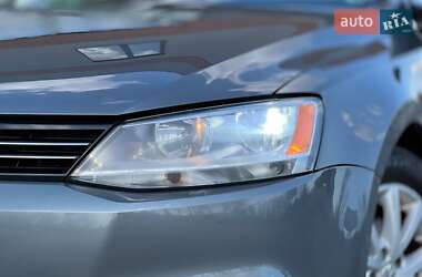 Седан Volkswagen Jetta 2012 в 