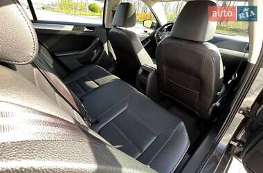 Седан Volkswagen Jetta 2012 в 
