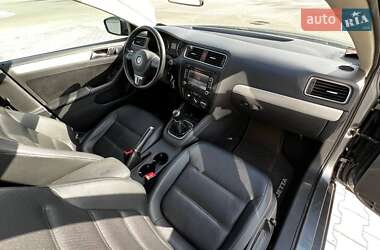Седан Volkswagen Jetta 2012 в 