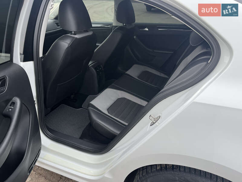 Седан Volkswagen Jetta 2016 в Сумах