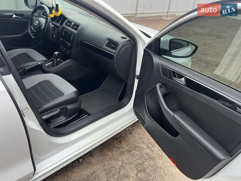 Седан Volkswagen Jetta 2016 в Сумах