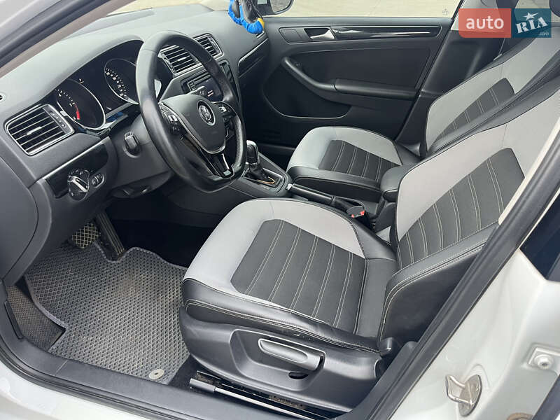 Седан Volkswagen Jetta 2016 в Сумах