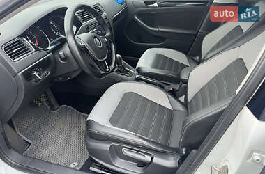 Седан Volkswagen Jetta 2016 в 