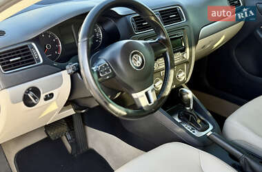 Седан Volkswagen Jetta 2014 в 
