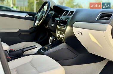 Седан Volkswagen Jetta 2014 в 