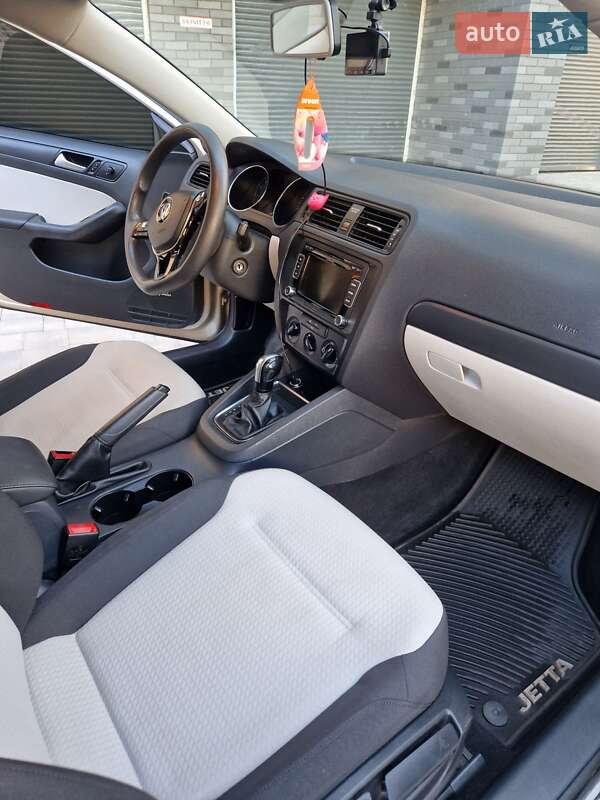 Седан Volkswagen Jetta 2015 в Житомирі