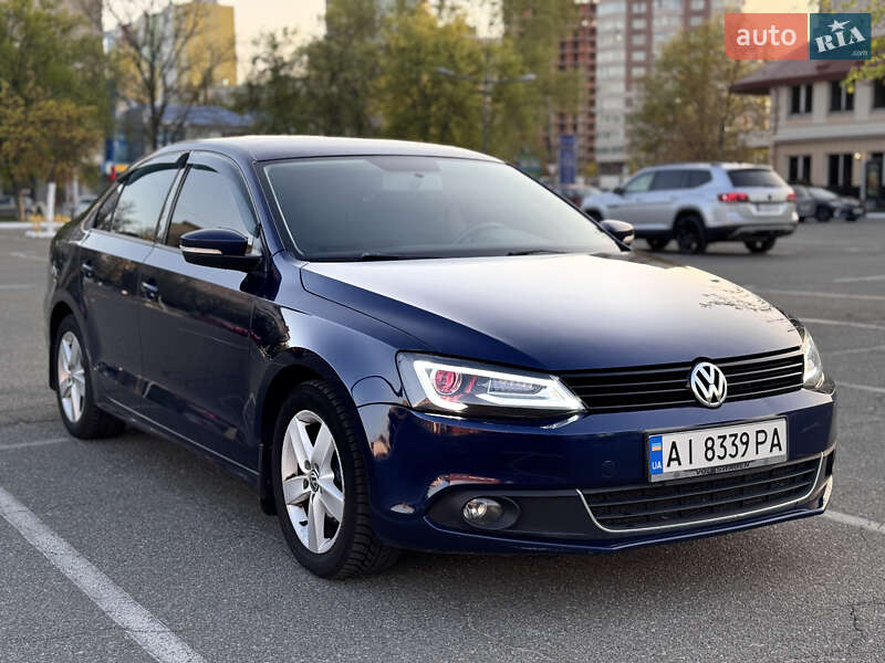 Седан Volkswagen Jetta 2011 в 