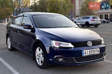Седан Volkswagen Jetta 2011 в 