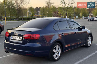 Седан Volkswagen Jetta 2011 в 