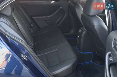 Седан Volkswagen Jetta 2011 в 
