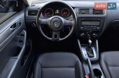 Седан Volkswagen Jetta 2011 в 