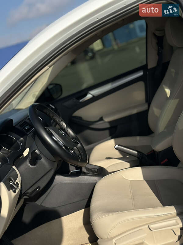 Седан Volkswagen Jetta 2015 в Днепре