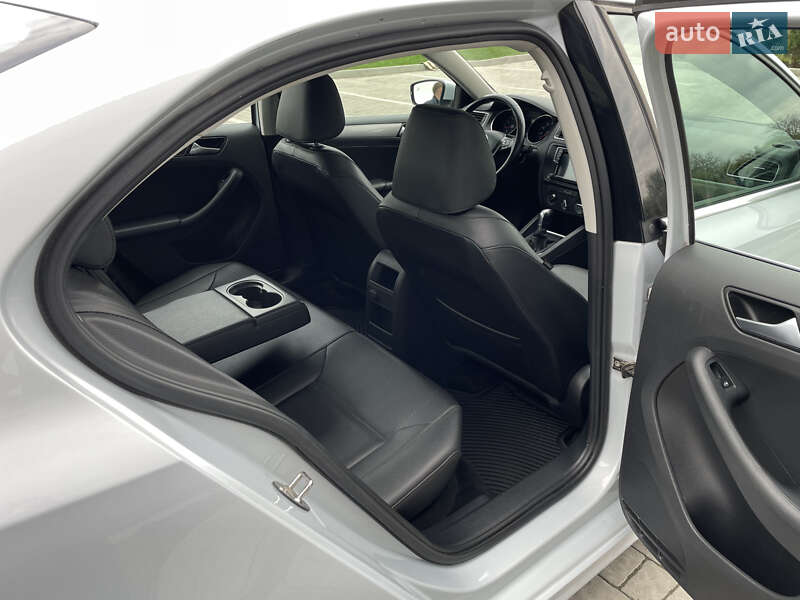 Седан Volkswagen Jetta 2017 в Львові