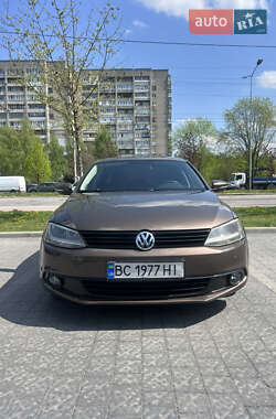 Седан Volkswagen Jetta 2012 в 