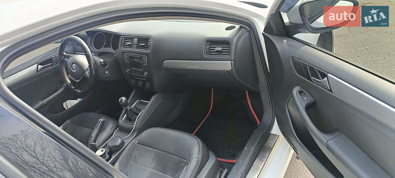 Седан Volkswagen Jetta 2016 в Дніпрі