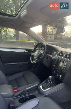 Седан Volkswagen Jetta 2014 в 