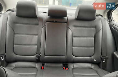 Седан Volkswagen Jetta 2010 в 