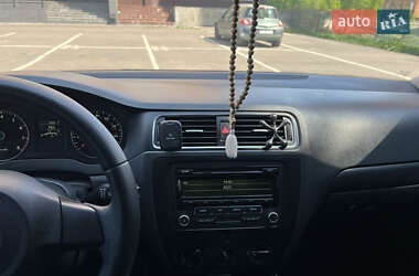 Седан Volkswagen Jetta 2014 в 