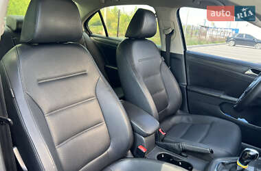 Седан Volkswagen Jetta 2014 в 