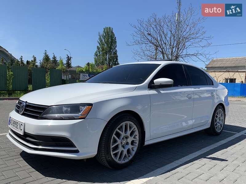 Седан Volkswagen Jetta 2016 в 