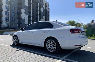 Седан Volkswagen Jetta 2016 в 