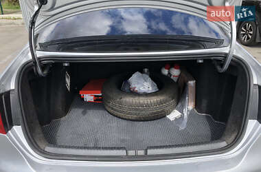 Седан Volkswagen Jetta 2010 в 