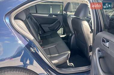 Седан Volkswagen Jetta 2014 в 