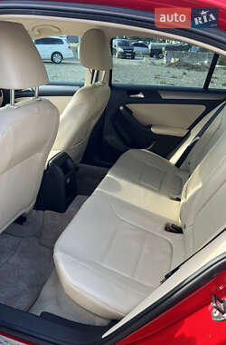 Седан Volkswagen Jetta 2013 в 