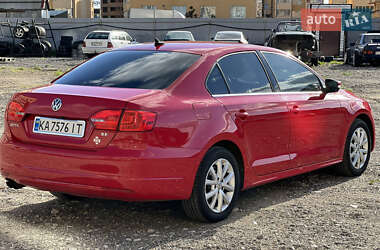 Седан Volkswagen Jetta 2013 в 