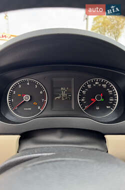 Седан Volkswagen Jetta 2011 в 