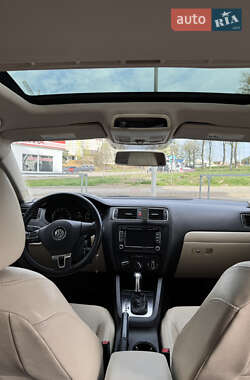 Седан Volkswagen Jetta 2011 в 